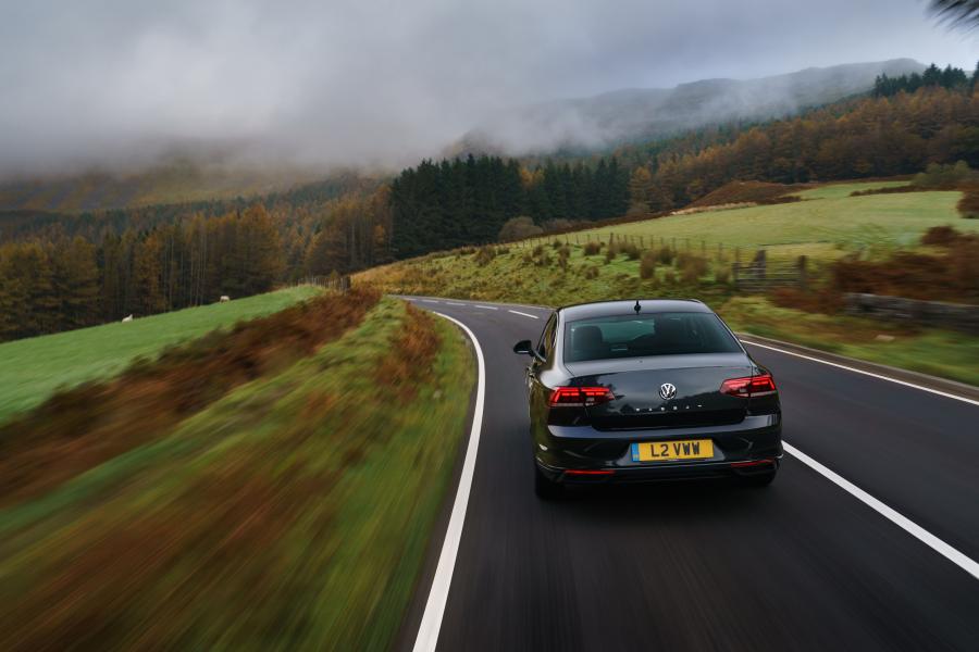  Volkswagen Passat SEL (B8) 2019 года  (UK) (фото 23 из 24)